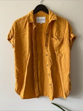 LOLA RIVER Mustard Short-Sleeve Button-Down Shirt
